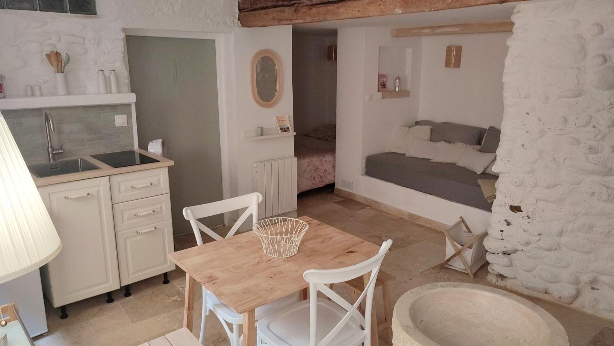 Climatise Au Calme Au Coeur Du Village Medieval Avec Rue Pietonne *
